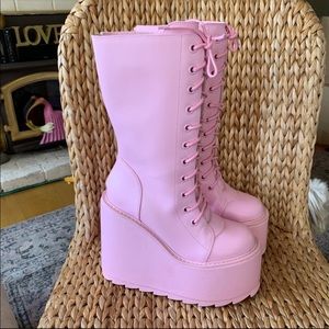 Size 8 yru pink boots <3 like new barely worn